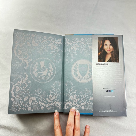 Glass Sword Hardcover Book Red Queen Fantasy Fiction Mystery Science Adult - Picture 9 of 10